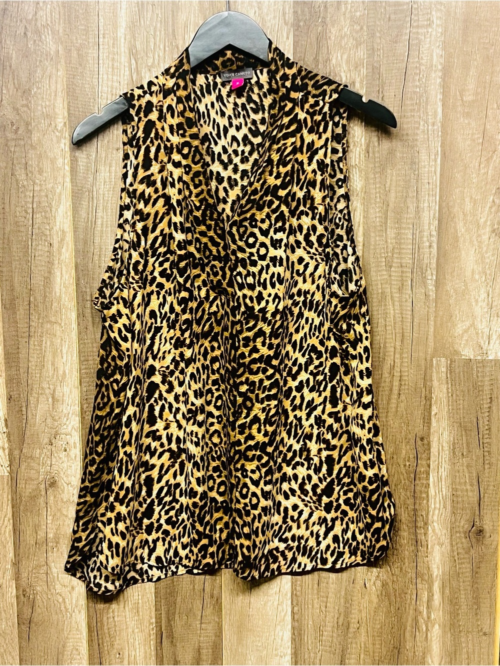 Vince Camuto v neck leopard animal print sleveless top